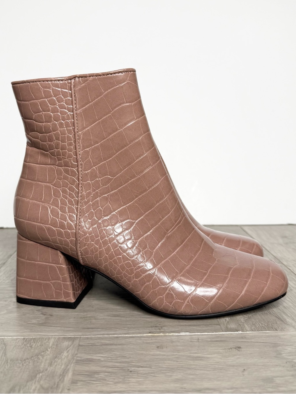 Steve Madden Darma Pink Crocodile Embossed Bootie 6M